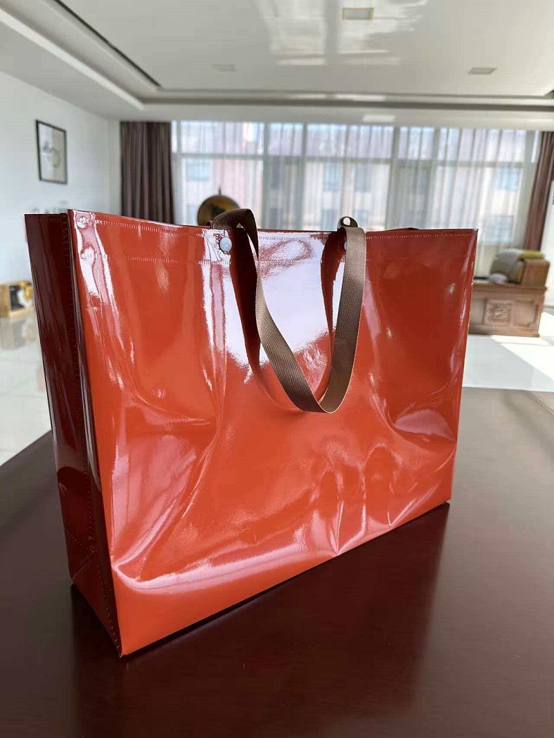 Новые глянцевые подарочные сумки из ПП и ПП ламинированные от RGS PACKAGING уже в продаже